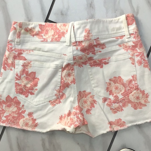 Shorts - Picture 3 of 3